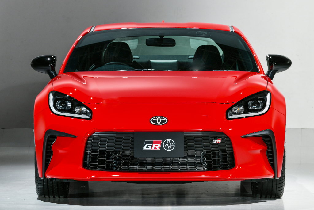 Más potencia y retoques estéticos para el Toyota GR 86.