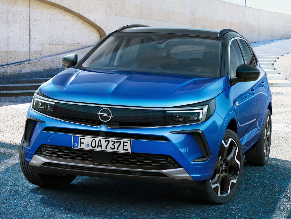 Opel actualiza el Grandland por dentro y por fuera.