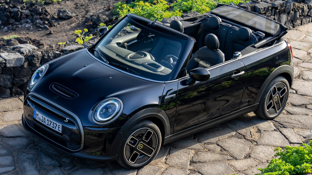 El MINI Cabrio se electrifica con una versión Cooper SE