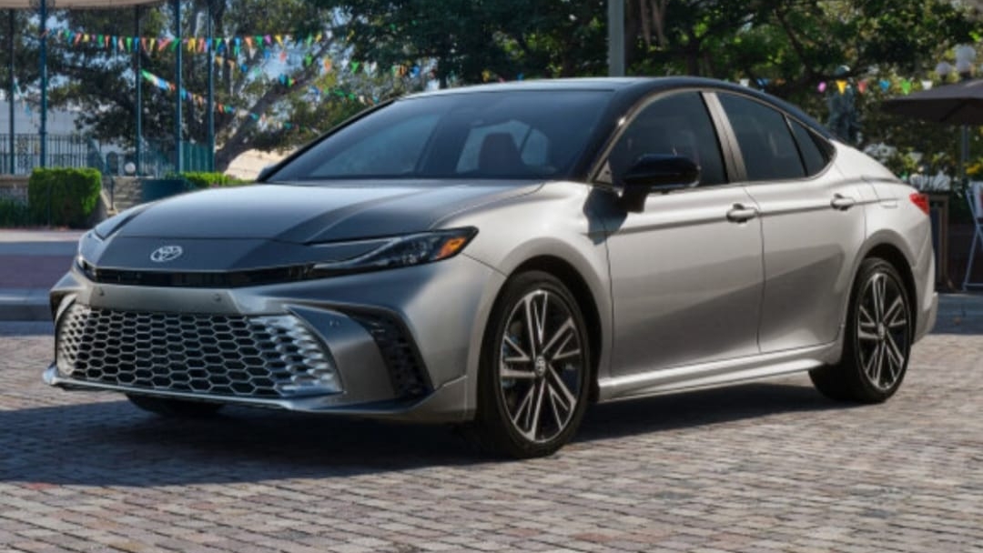 Rediseño profundo y mecánica híbrida para el actualizado Toyota Camry