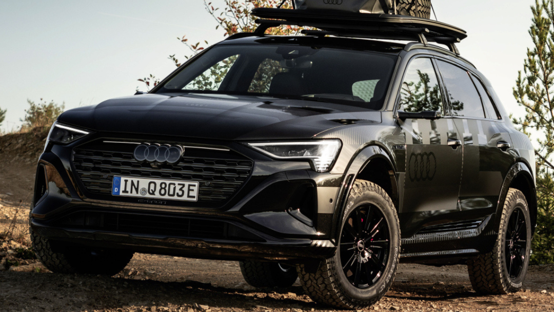 Audi le da un toque todoterreno al Q8 e-tron en su edition Dakar