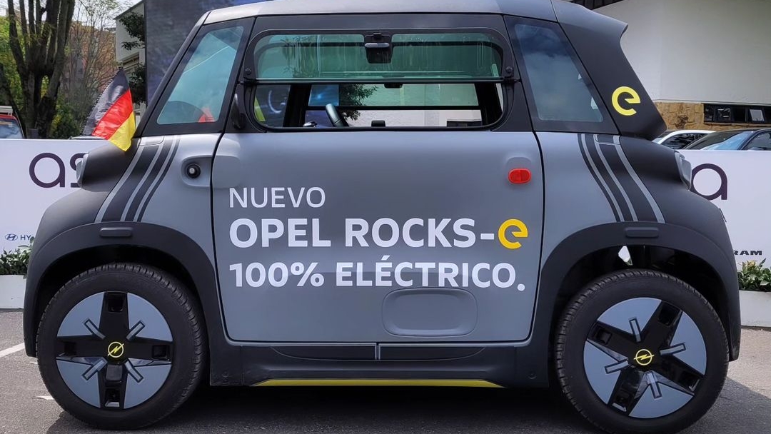 Opel apuesta por la movilidad urbana electrificada y trae a Colombia el Rocks-e.