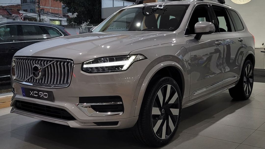 El Volvo XC90 Recharge será el vehículo de Radamel Falcao García en Colombia