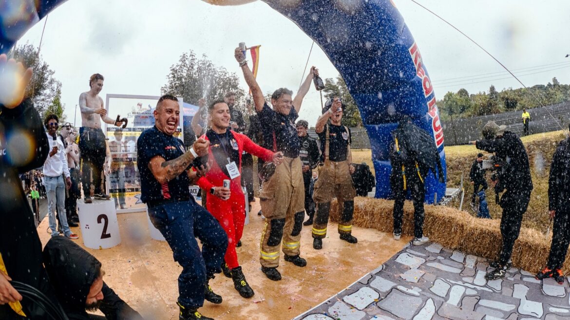 “Apague y Vamonos Team”, el equipo que ganó la Red Bull Balineras Race.