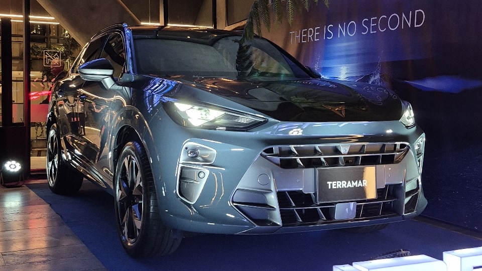 CUPRA Terramar: el nuevo SUV híbrido que llega desde España a Colombia