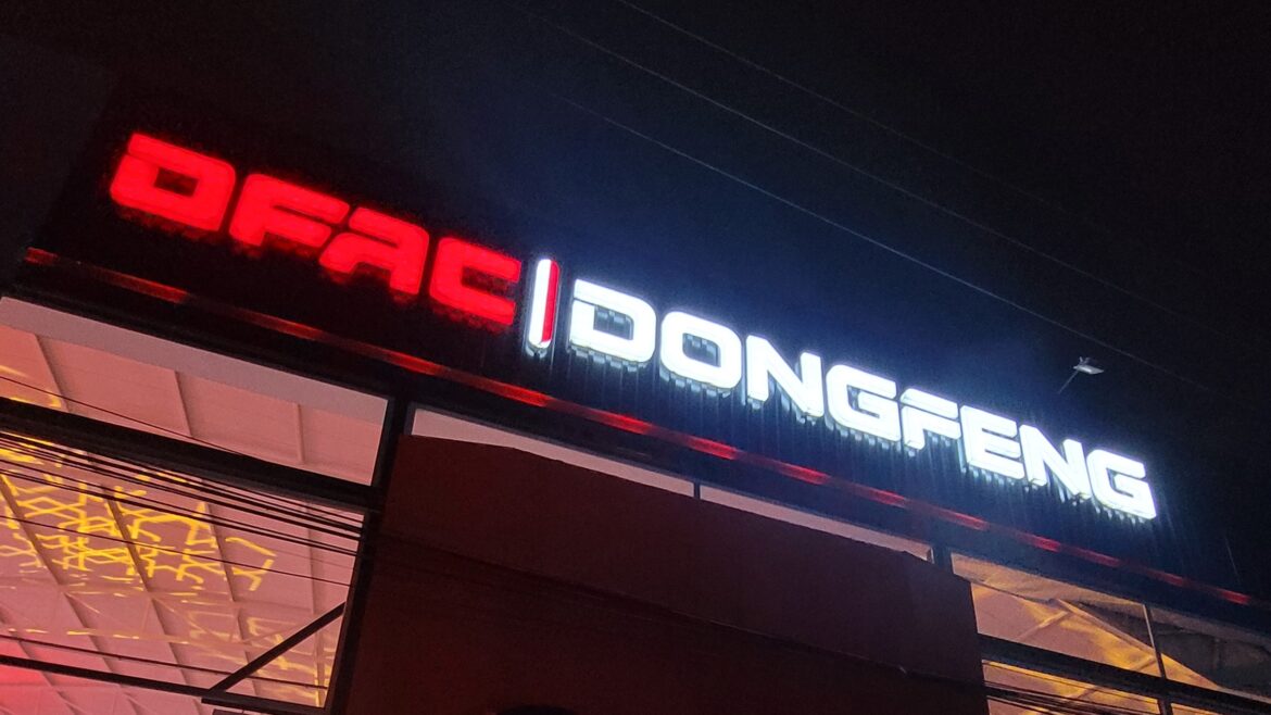 DFAC Dongfeng y MOVA abren una tercera vitrina en Fontibón, Bogotá.