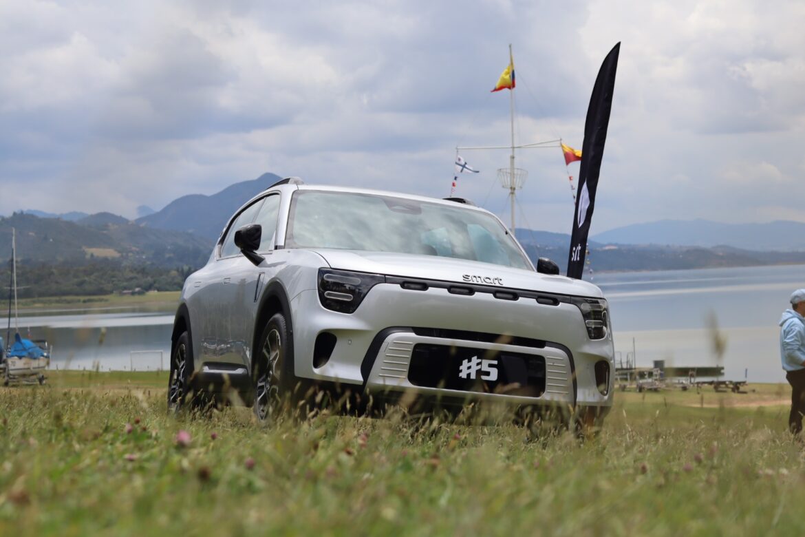 smart cumple un año en Colombia y fortalece su apuesta por la movilidad eléctrica premium
